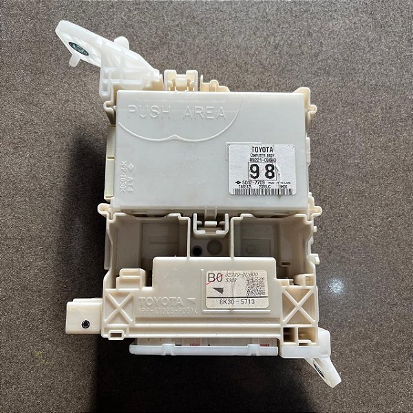 CAIXA FUSÍVEL TOYOTA YARIS XLS 1.5 16V 2019 CODIGO TOYOTA 827300DB00 CODIGO TOYOTA 892210D840