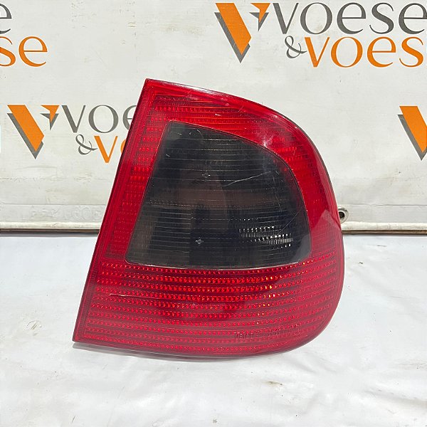 LANTERNA TRASEIRA DIREITA SEAT CORDOBA 1995 ORIGINAL CODIGO SEAT 6K5945096 ( POSSUI AVARIAS )