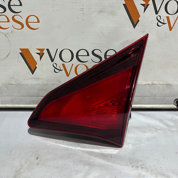 LANTERNA TAMPA TRASEIRA DIREITA NISSAN KICKS 2020 ORIGINAL CODIGO NISSAN 265505RA0B ( POSSUI AVARIAS )