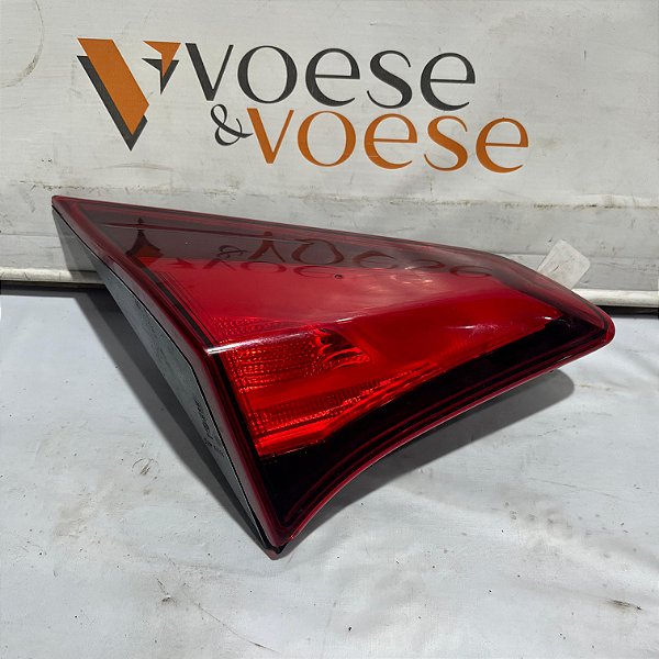 LANTERNA TAMPA TRASEIRA ESQUERDA NISSAN KICKS 2020 ORIGINAL CODIGO NISSAN 26555RA0B ( POSSUI AVARIAS )