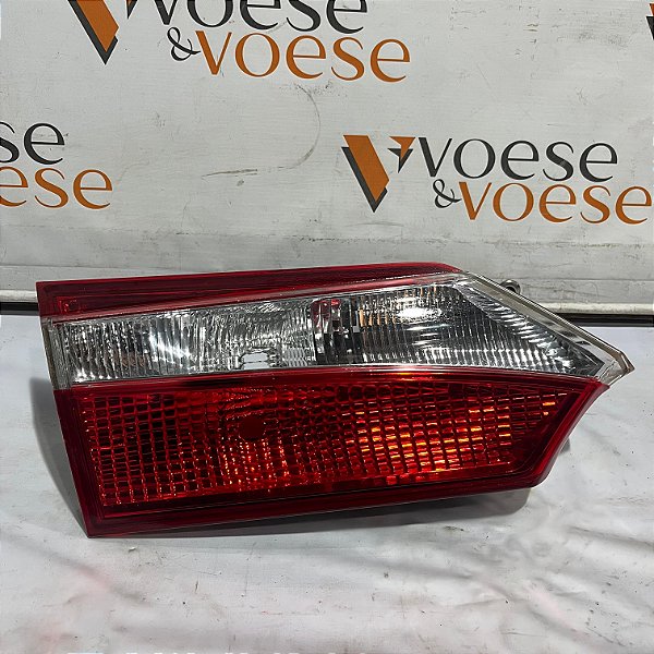 LANTERNA TAMPA TRASEIRA ESQUERDA TOYOTA COROLLA GLI 2017 ORIGINAL CODIGO TOYOTA 8158102640
