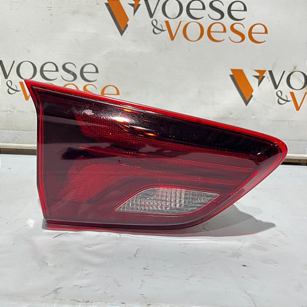 LANTERNA TAMPA TRASEIRA ESQUERDA CHEVROLET ONIX PLUS LT 2021 ORIGINAL CODIGO GM 26344874