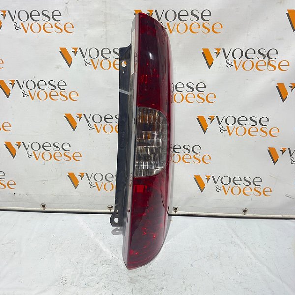 LANTERNA TRASEIRA DIREITA FIAT DOBLO ADVENTURE 2015 FUMÊ ORIGINAL CODIGO FIAT 5202482