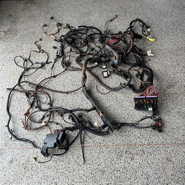 CAIXA FUSÍVEL COM CHICOTE VOLKSWAGEN SAVEIRO ROBUST 1.6 2019 MANUAL CODIGO VW 5U0941822A