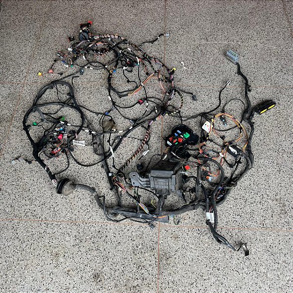 CAIXA FUSÍVEL COM CHICOTE PEUGEOT 2008 GRIFFE 1.6 2017 AUTOMATICO CODIGO PEUGEOT 9812661980