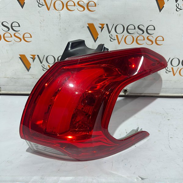 LANTERNA TRASEIRA DIREITA PEUGEOT 2008 GRIFFE 2017 ORIGINAL CODIGO PEUGEOT 9808158480 (POSSUI AVARIAS)