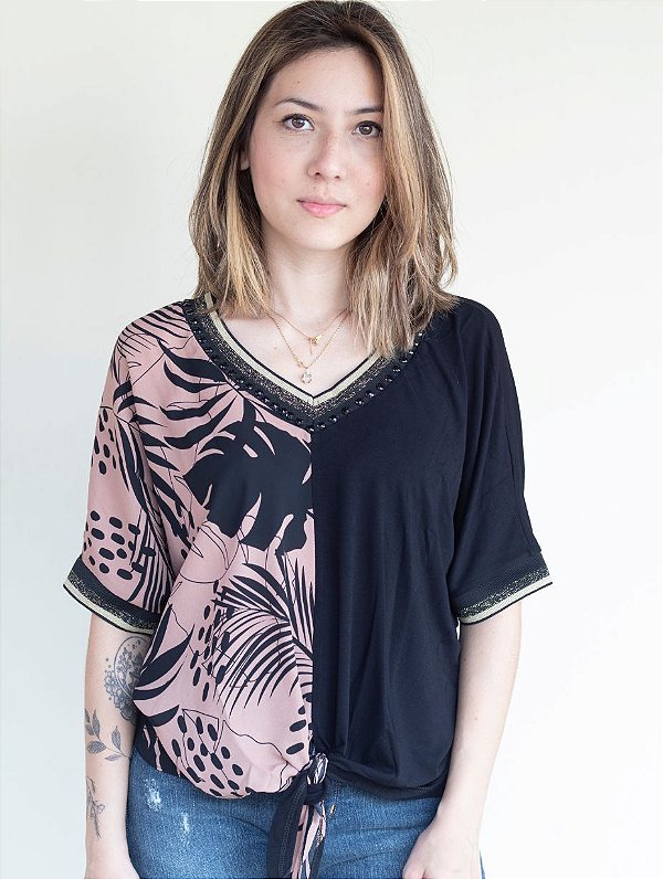Blusa C/ Detalhe Pedraria e Lurex na Barra