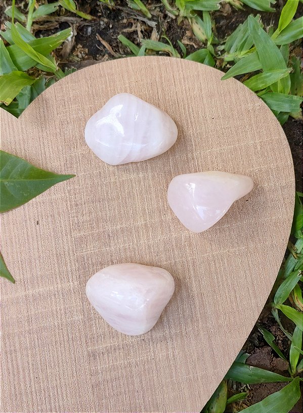 Pedra Rolada Quartzo Rosa -  Amor próprio e cura emocional