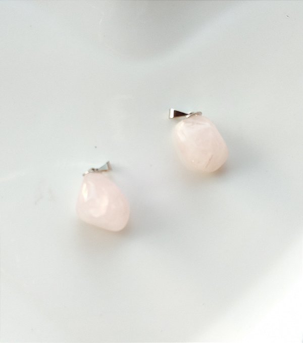 Pingente Pedra Rolada Quartzo Rosa -  Amor próprio e acolhimento