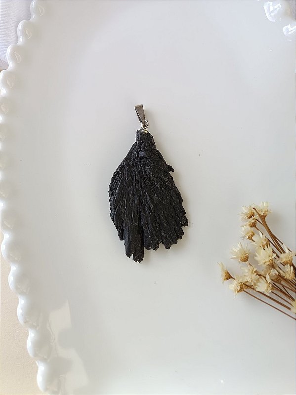 Pingente Pedra Bruta Cianita Negra(vassoura de bruxa) - Proteção, Aterramento e Segurança
