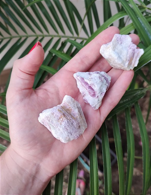 Pedra Bruta turmalina rosa -  Amor Próprio e cura emocional