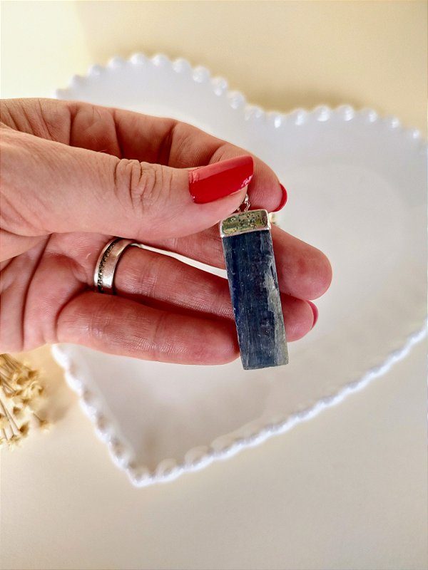 Pingente Pedra Bruta Cianita Azul (Arcanjo Miguel) - Força, coragem e proteção