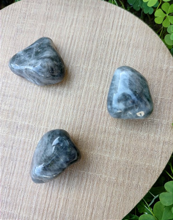 Pedra Rolada Olho de Gato - Sucesso Material e Intuição