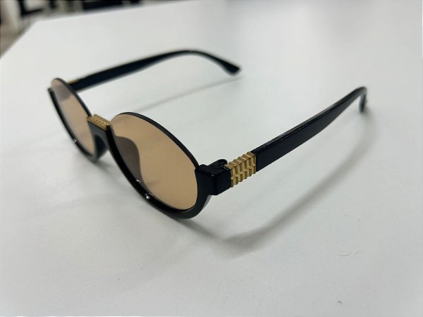 Óculos Oval Fashion Preto com Detalhes Dourados