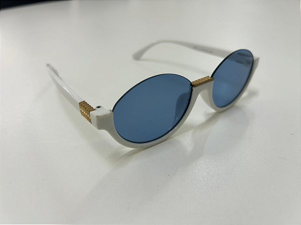 Óculos Oval Branco com Lentes Azuis e Detalhes Dourados