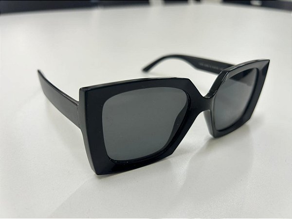 Óculos Retangular Estrito Branco com Lentes Pretas