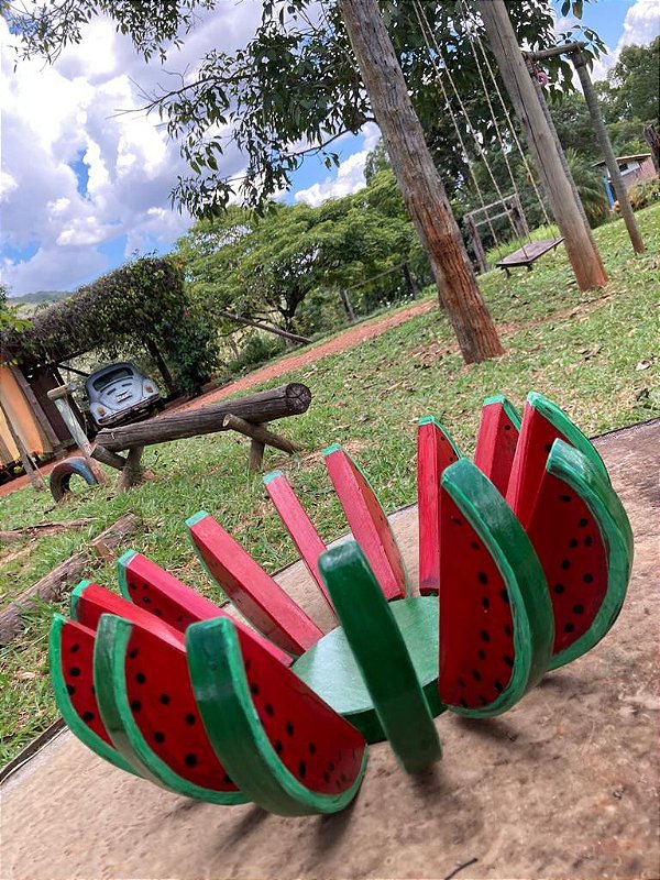 Fruteira de Melancia em Madeira Rústica