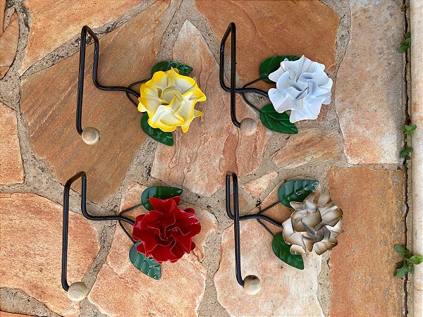 Porta Papel Higiênico de Ferro com Flor