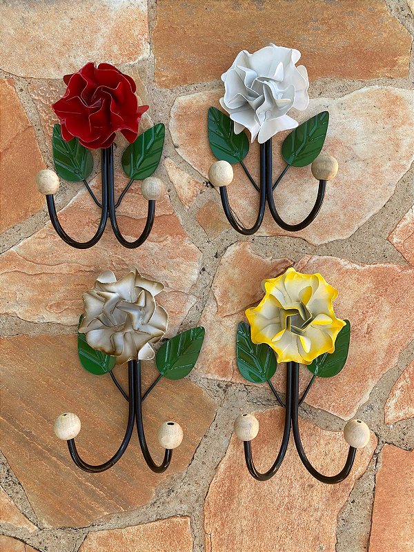 Porta Toalha de Ferro de Dois Ganchos com Flor