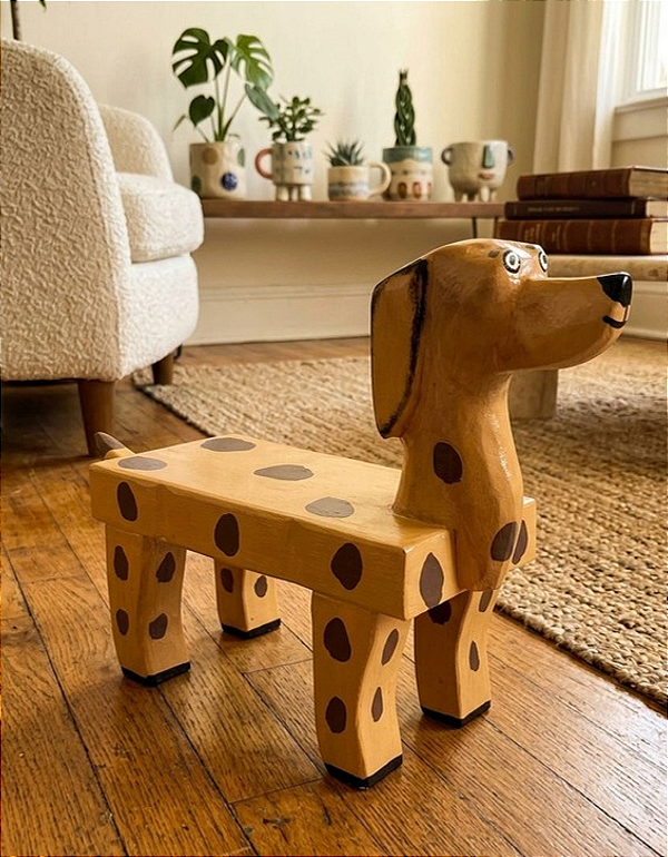 Banco Banquinho Cachorro Caramelo Resistente Decorativo Moderno Mesinha