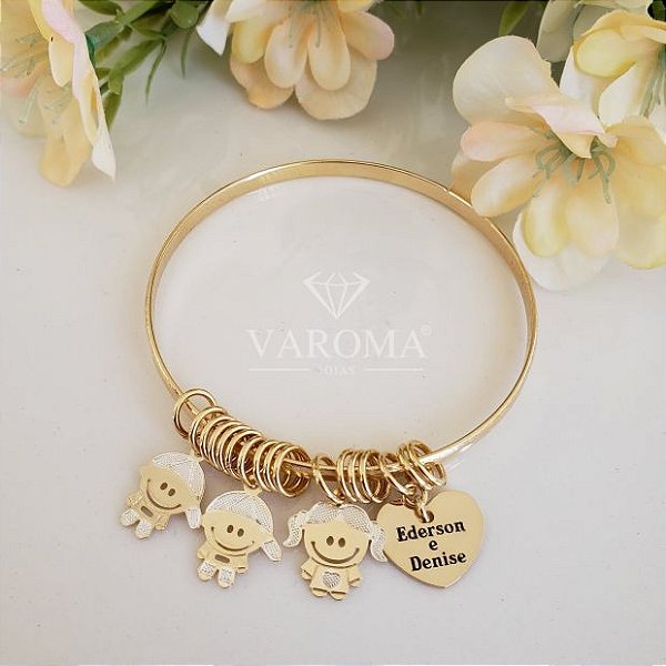 Bracelete com coração personalizável e três filhos banhado  em ouro 18k