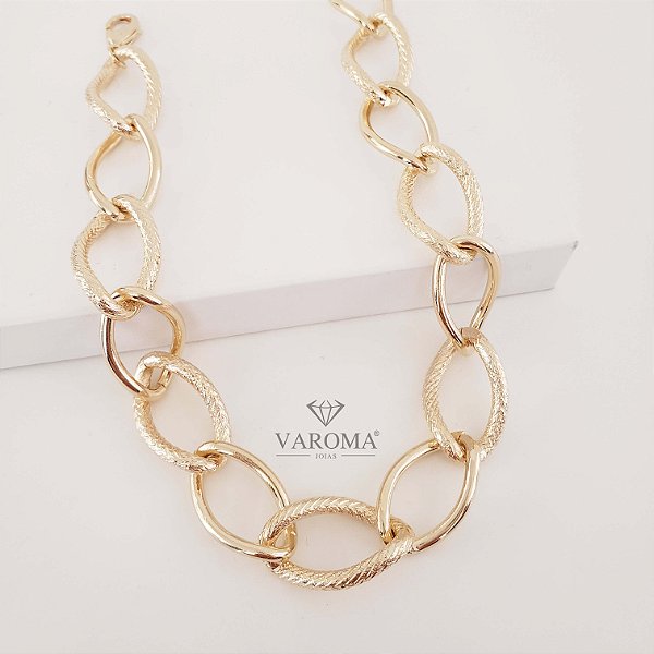 Choker com elos lisos e elos texturizados  banhada em ouro 18k