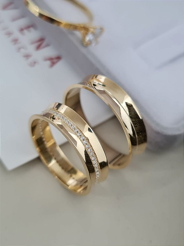Par de Alianças Saná em Ouro18k - 5MM Com pedras