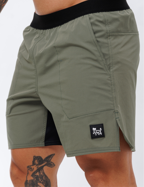 Bermuda minimalista Tag | Verde militar c/preto