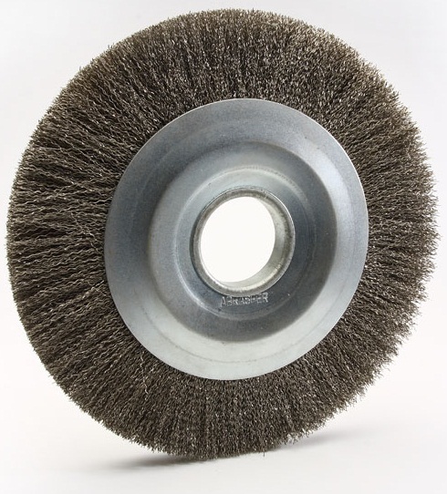 Escova circular de aço ondulada 200mm x 25mm Furo 16mm prensada fio 0,40mm Abrasfer