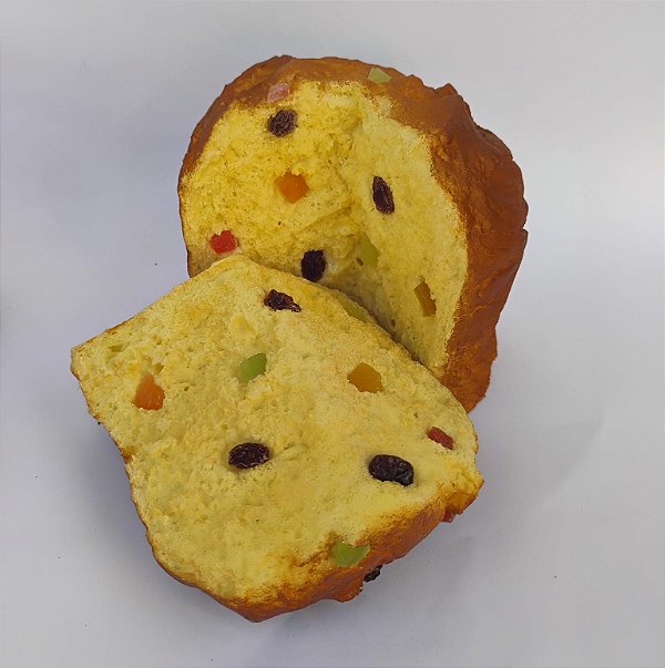 Panetone Cortado Molinho artificial para decoração.