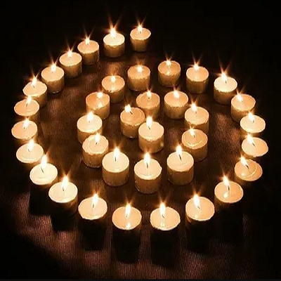 Kit com 4 Velas Flutuantes + 50 Pétalas de Rosas Decorativas