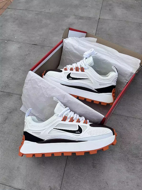 Nike Bailleli- Branco e Laranaja