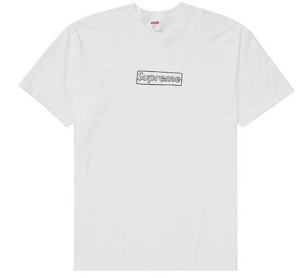 SUPREME x KAWS - Camiseta Chalk Logo "Branco" -NOVO- - Pineapple Co. | 100%  Autentico | Itens Exclusivos e Limitados.