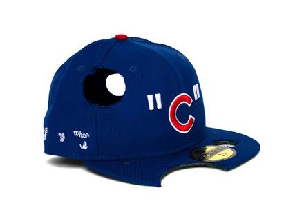 OFF-WHITE x NEW ERA - Boné Chicago Cubs Fitted "Azul/Vermelho" -NOVO-