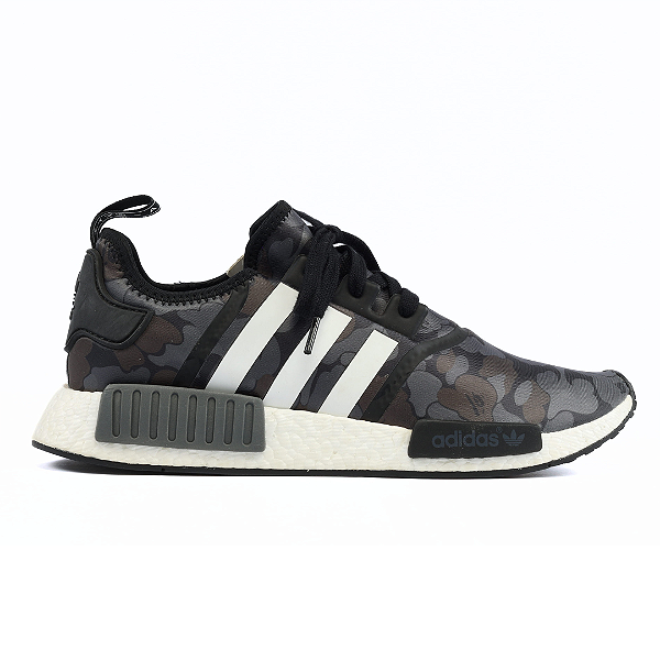 ADIDAS x BAPE - NMD R1 "Black" -USADO-