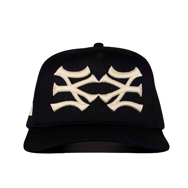 OMA DESIGN STUDIOS - Boné NY NY Side Curved Brim "Preto/Creme" -NOVO-