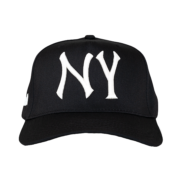 OMA DESIGN STUDIOS - Boné NY Curved Brim "Preto/Branco" -NOVO-
