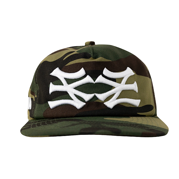 OMA DESIGN STUDIOS - Boné NY NY Side "Camo/Branco" -NOVO-