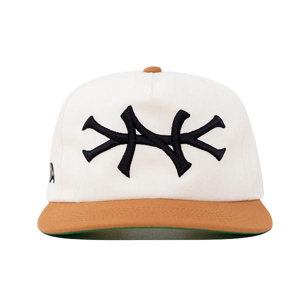 OMA DESIGN STUDIOS - Boné NY Side "Creme/Marrom" -NOVO-