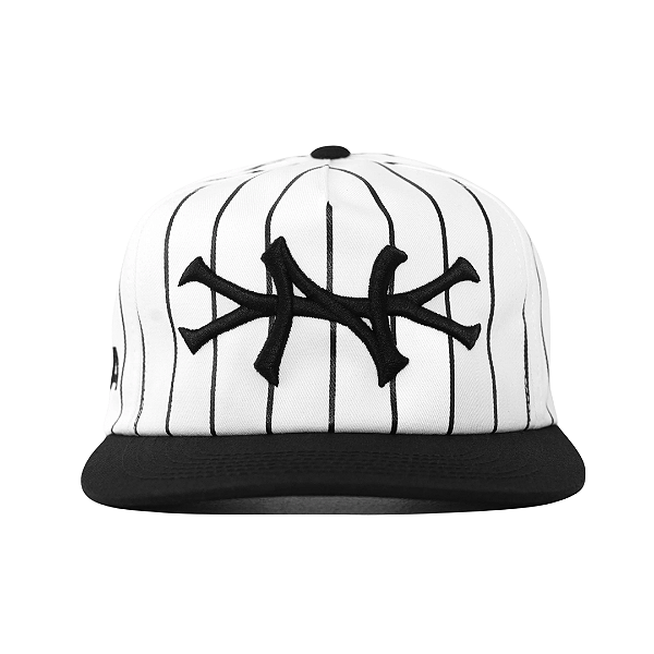 OMA DESIGN STUDIOS - Boné NY Side Pinstripe "Preto/Branco" -NOVO-