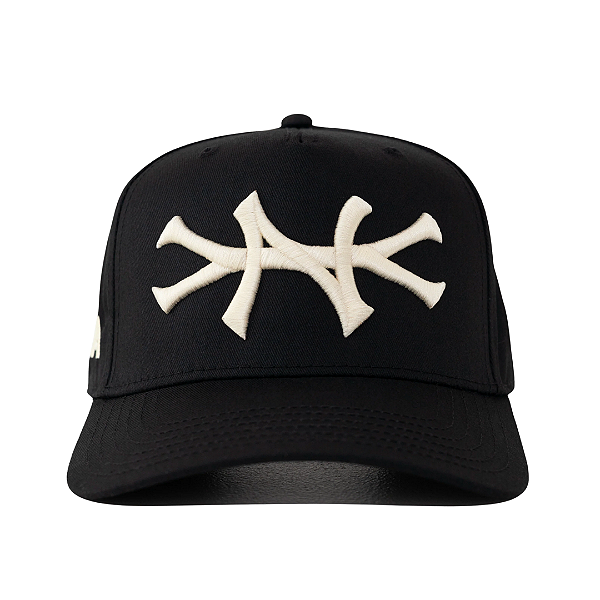 OMA DESIGN STUDIOS - Boné NY Curved Brim "Preto/Creme" -NOVO-