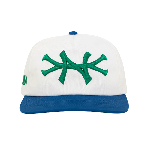 OMA DESIGN STUDIOS - Boné NYNY Side Brasil "Creme/Azul/Verde" -NOVO-