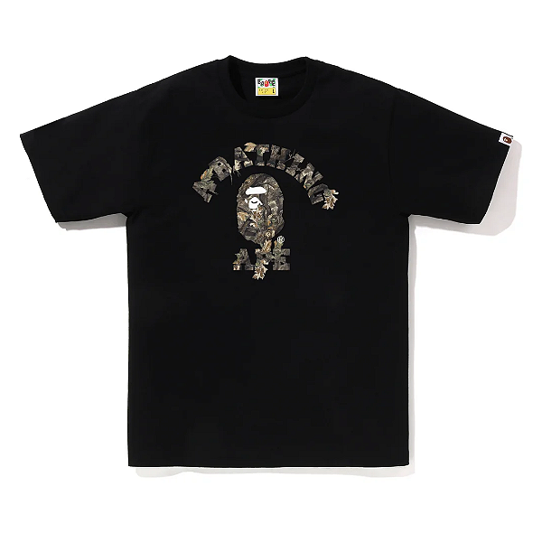 BAPE - Camiseta Tree Edge Camo College "Preto/Verde" -NOVO-