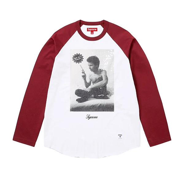 SUPREME x LARRY CLARK - Camiseta Sequin Raglan Gun FW26 "Vinho" -NOVO-