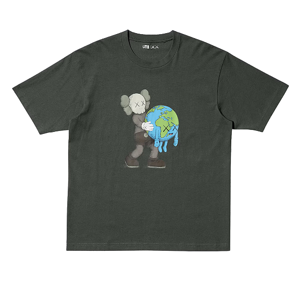 UNIQLO x KAWS - Camiseta Universe Earth UT "Cinza Chumbo" -NOVO-