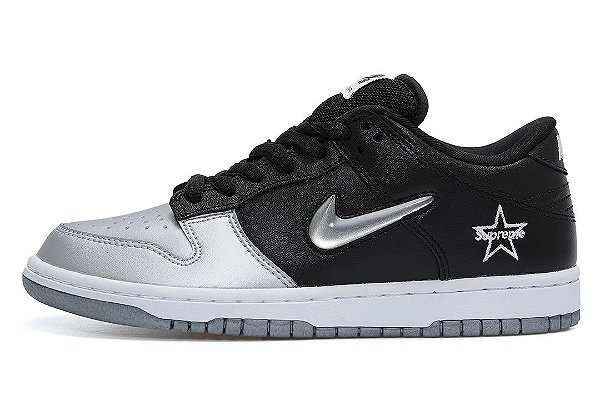 NIKE x SUPREME - SB Dunk Low Jewel Swoosh "Silver" -NOVO-