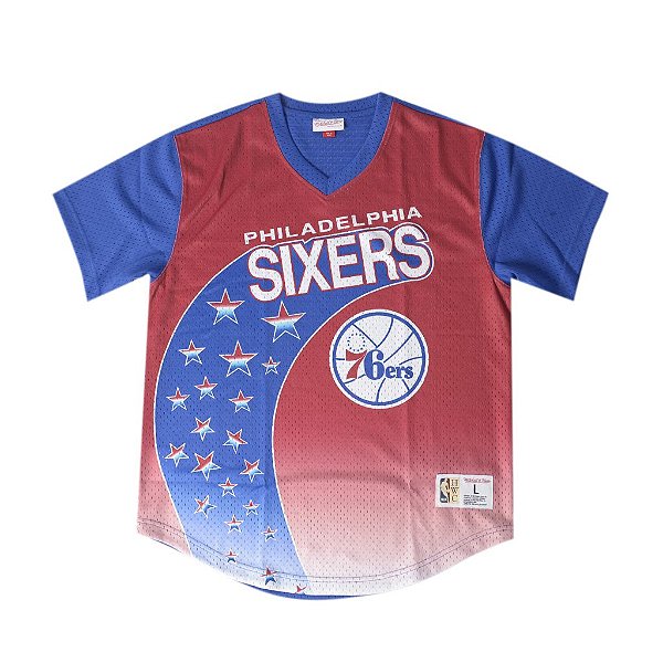 MITCHELL & NESS - Camiseta Script Philadelphia Sixers Stars "Vermelho/Azul" -NOVO-