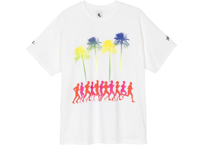 NIKE x STUSSY - Camiseta Douglas Firs To Palm Trees "Branco" -NOVO-
