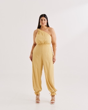 Macacão Estrela Mostarda Quality Moda Plus Size Quebela Primavera