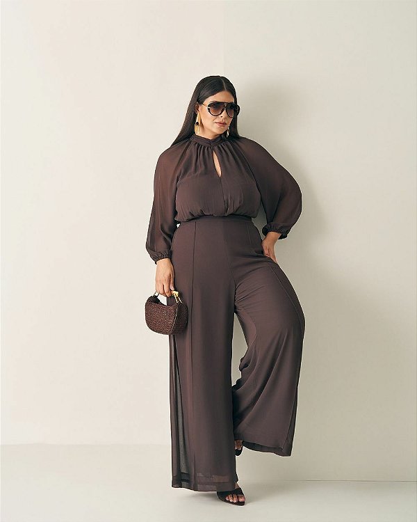Macacão com Franzido na Gola Marrom Quality Moda Plus Size Outono qbl Outono Preview